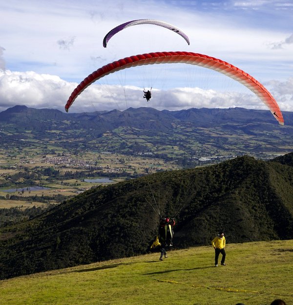 Parapente à Annecy : un voyage entre ciel et lac